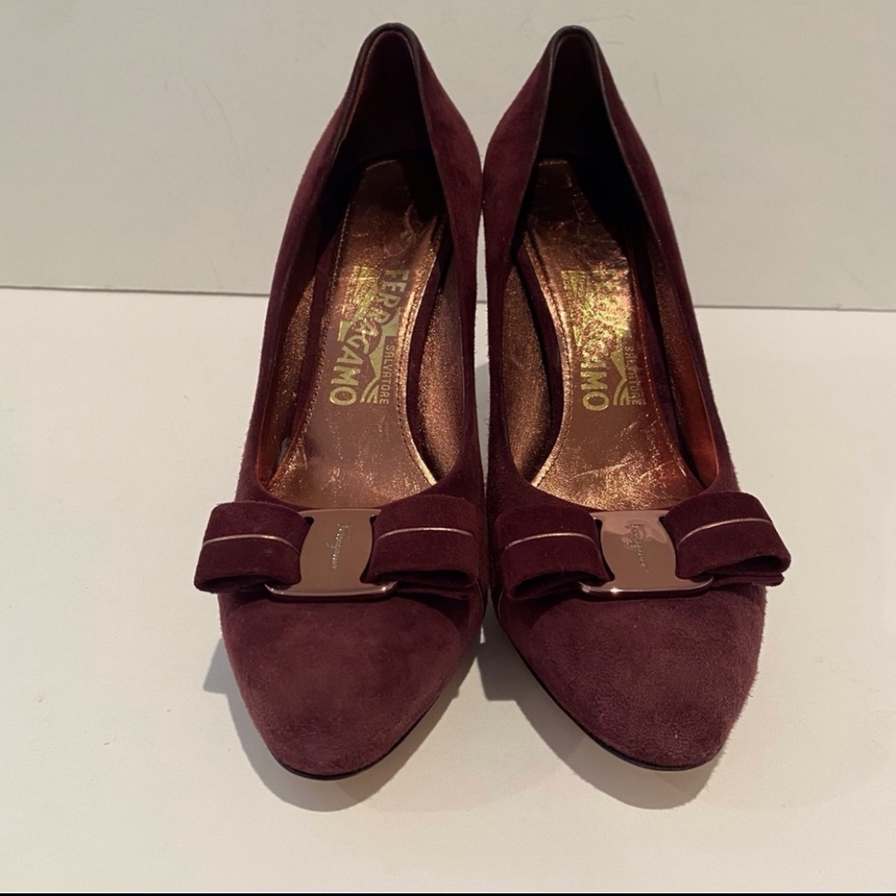 🆕 Salvatore Ferragamo Suede Pumps NIB - Picture 7 of 13